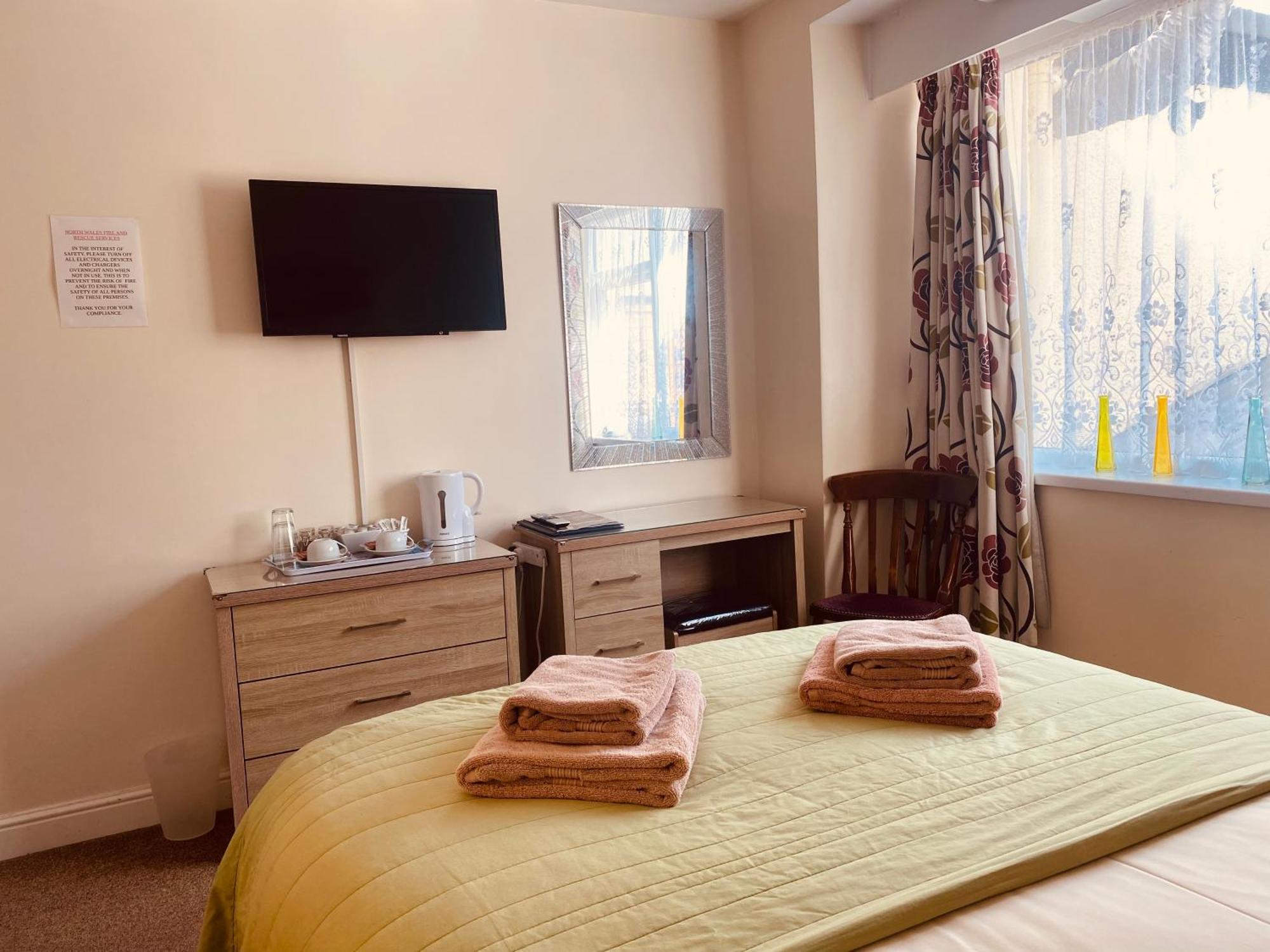 Hotel The Haven à Holyhead Extérieur photo