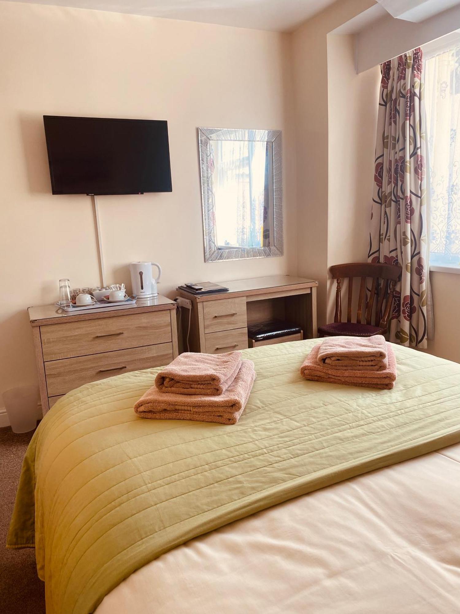 Hotel The Haven à Holyhead Extérieur photo